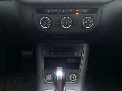 Used 2016 Volkswagen Tiguan S image 14