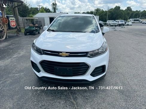 Used 2020 Chevrolet Trax LS w/ Tint and Cruise Package image 3