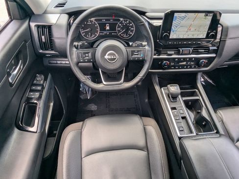 Certified 2025 Nissan Pathfinder SL FWD image 13