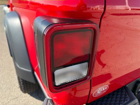 Used 2025 Jeep Gladiator Sport image 42