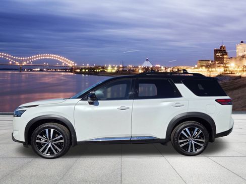 Used 2025 Nissan Pathfinder Platinum w/ Cargo Package image 2