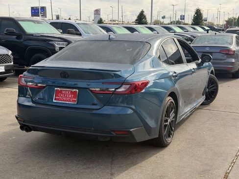 Used 2025 Toyota Camry SE w/ Convenience Package image 5