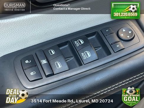 Used 2024 Chrysler Pacifica Touring-L FWD image 8