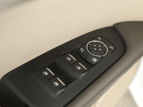 Used 2020 Lincoln Nautilus FWD w/ Equipment Group 101A image 9