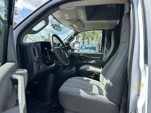 New 2025 Chevrolet Express 3500 Work Van w/ Power Convenience Package image 18