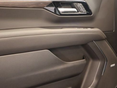 New 2026 Chevrolet Suburban Premier AWD/4WD image 10