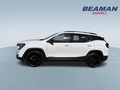 Used 2024 GMC Terrain SLT w/ Elevation Edition image 4
