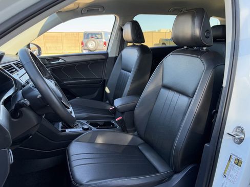 Used 2024 Volkswagen Tiguan SE image 25