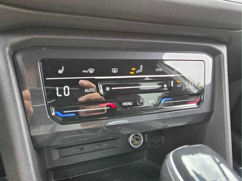 Used 2022 Volkswagen Tiguan SE R-Line image 26