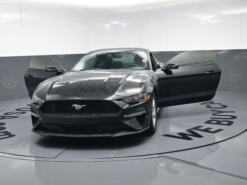 Used 2018 Ford Mustang Coupe image 19