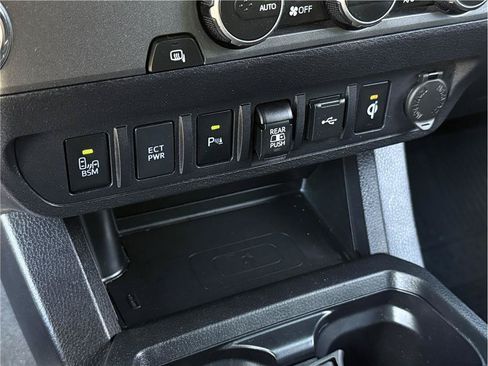 Used 2022 Toyota Tacoma TRD Sport w/ Technology Package RWD image 16