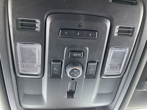 Used 2024 GMC Yukon XL Denali w/ Advanced Technology Package image 24