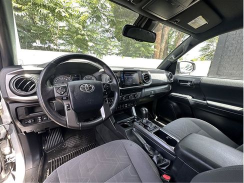 Used 2019 Toyota Tacoma TRD Sport w/ Technology Package AWD/4WD image 2