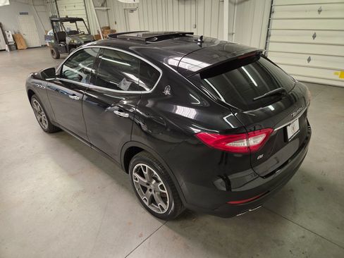 Used 2017 Maserati Levante AWD/4WD image 5