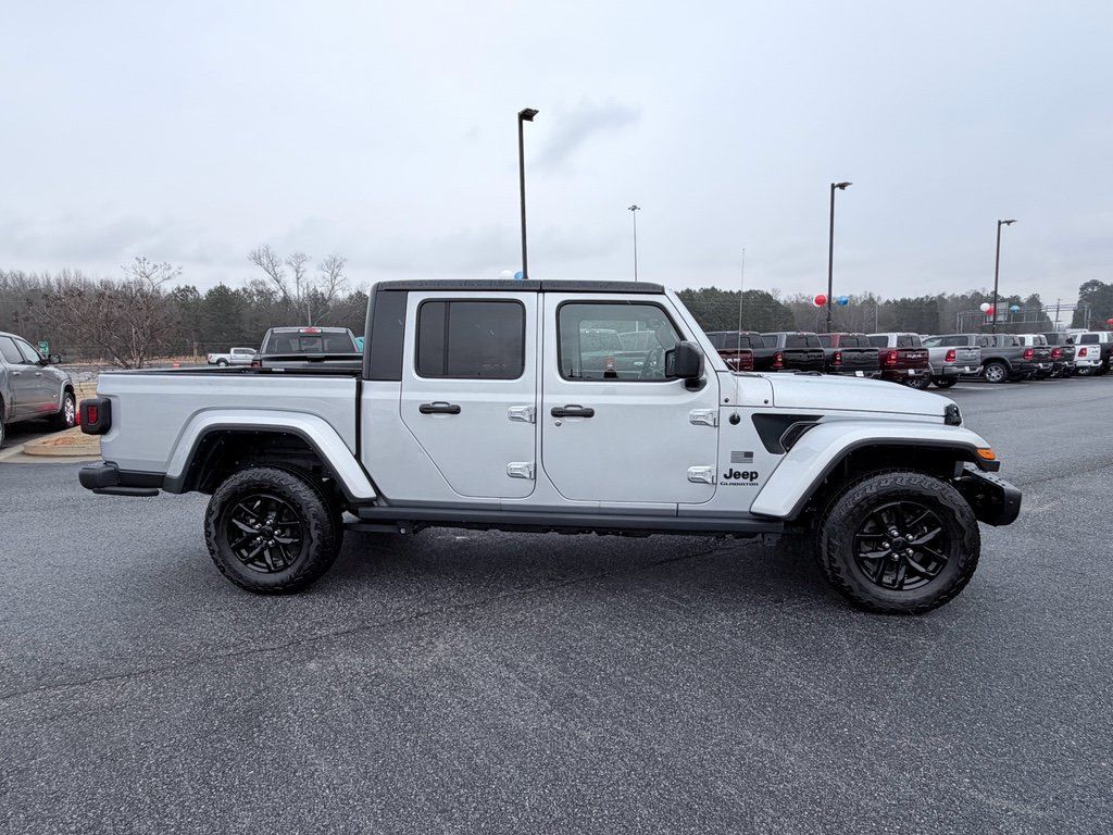 Used 2023 Jeep Gladiator Sport AWD/4WD image 4