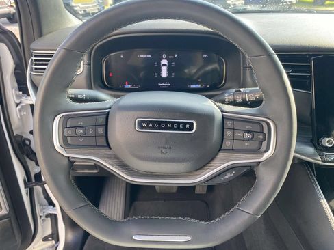 Used 2024 Jeep Wagoneer Series III AWD/4WD image 21