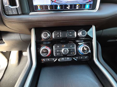 Certified 2021 GMC Yukon Denali image 23