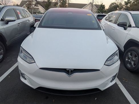 Used 2018 Tesla Model X 75D image 2