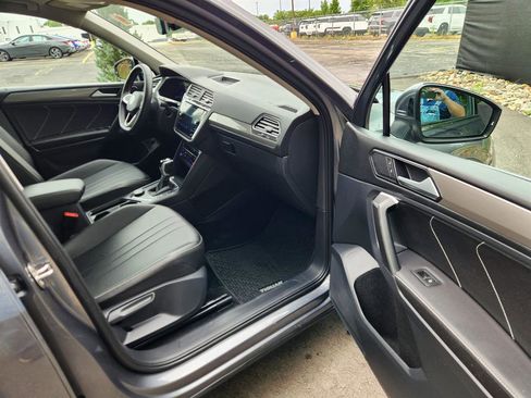 Certified 2024 Volkswagen Tiguan SE image 11