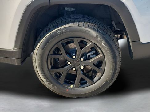 New 2026 Jeep Grand Cherokee Altitude RWD image 18