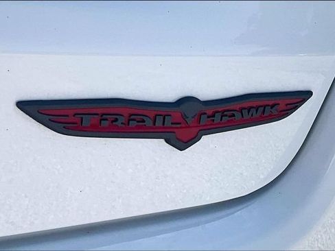 Used 2025 Jeep Compass Trailhawk w/ Trailhawk Convenience Group AWD/4WD image 12