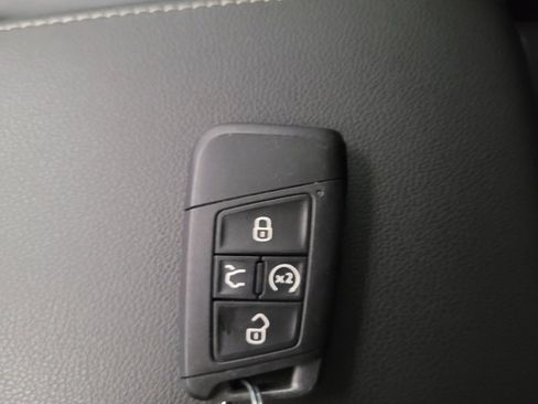 Used 2023 Volkswagen Tiguan SE w/ Panoramic Sunroof Package FWD image 32