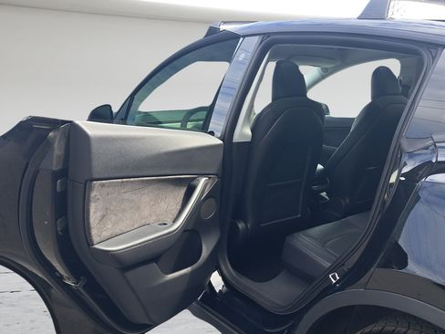 Used 2021 Tesla Model Y Long Range AWD/4WD image 11