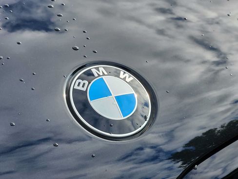 Used 2022 BMW X6 xDrive40i w/ M Sport Package AWD/4WD image 4