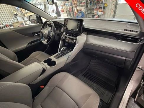 Used 2021 Toyota Venza LE image 19