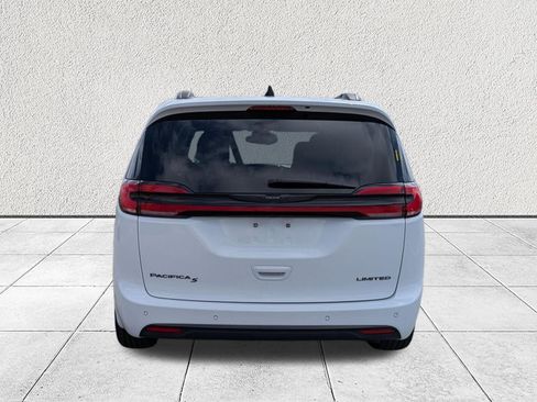 Used 2025 Chrysler Pacifica Limited FWD image 4