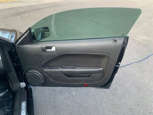 Used 2009 Ford Mustang GT image 15