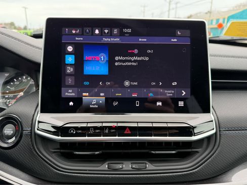 Used 2026 Jeep Compass Latitude image 16