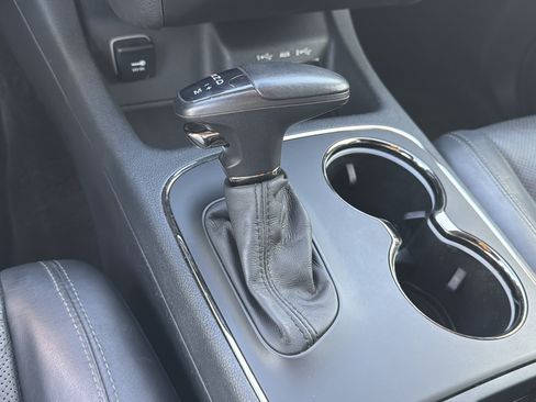 Used 2019 Dodge Durango R/T w/ Technology Group AWD/4WD image 32