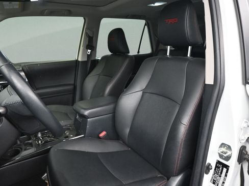 Certified 2024 Toyota 4Runner TRD Off-Road Premium w/ Moonroof Package AWD/4WD image 33