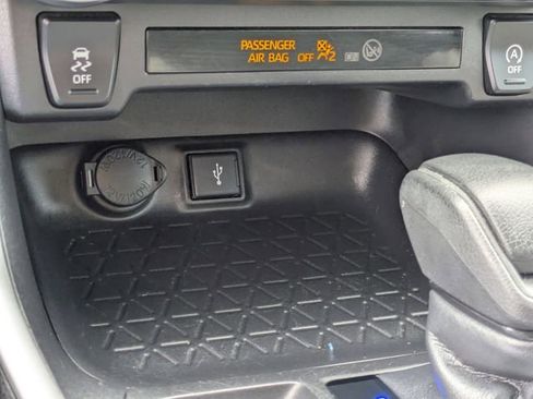 Used 2022 Toyota RAV4 XLE image 17