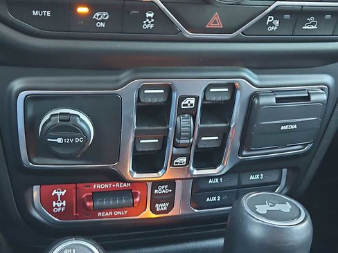 Used 2022 Jeep Wrangler Unlimited Rubicon w/ Trailer Tow Package image 30