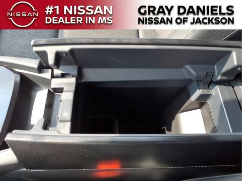 Used 2025 Nissan Rogue SV FWD image 20