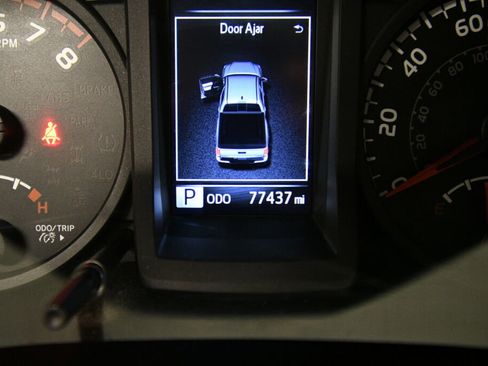 Certified 2019 Toyota Tacoma SR image 15