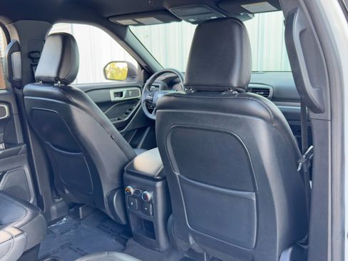 Used 2020 Ford Explorer XLT w/ Equipment Group 202A image 34