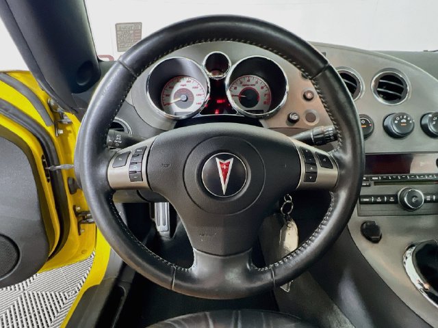 Used 2007 Pontiac Solstice Convertible w/ Premium Package RWD image 11