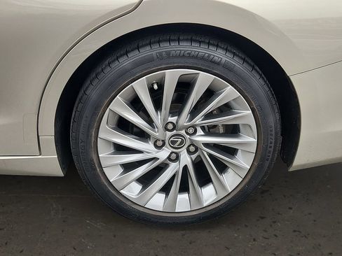 Used 2024 Lexus ES 300h w/ Luxury Package image 9