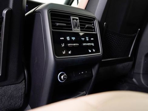 Certified 2025 Porsche Cayenne Coupe AWD/4WD image 30