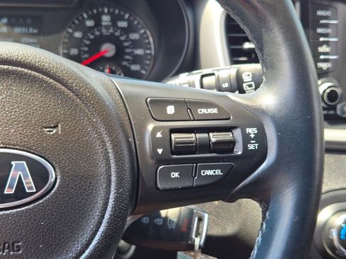 Used 2017 Kia Sorento LX w/ LX Convenience Package image 31