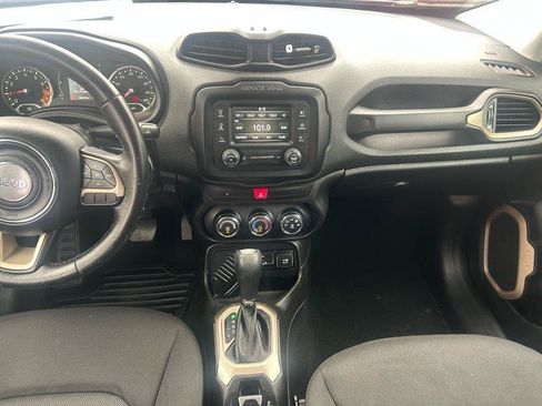 Used 2017 Jeep Renegade Latitude FWD image 11