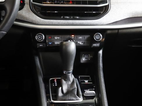 Used 2022 Jeep Compass Latitude image 14