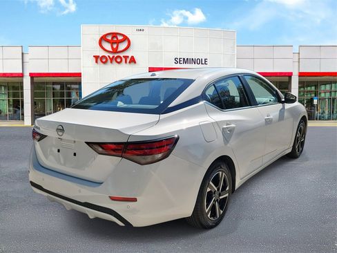 Used 2025 Nissan Sentra SV image 3