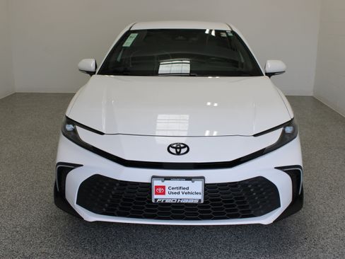 Used 2025 Toyota Camry SE w/ Convenience Package FWD image 3