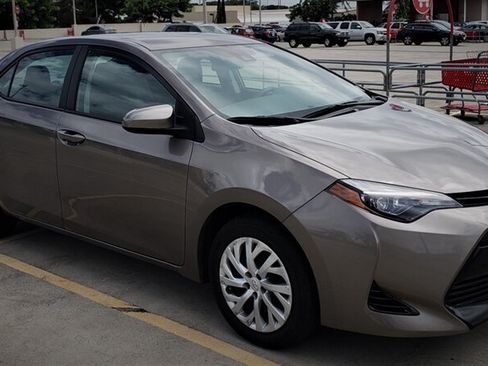 Used 2018 Toyota Corolla LE FWD image 4