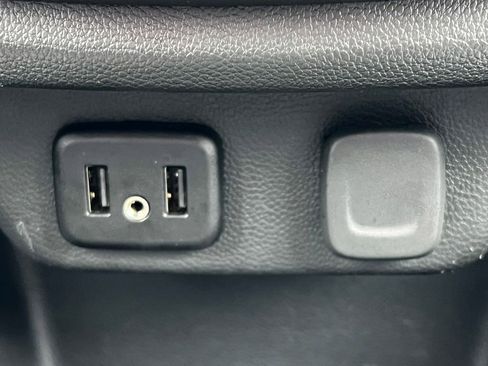 Certified 2023 Chevrolet Traverse LT w/ Rear Camera Mirror Package image 26