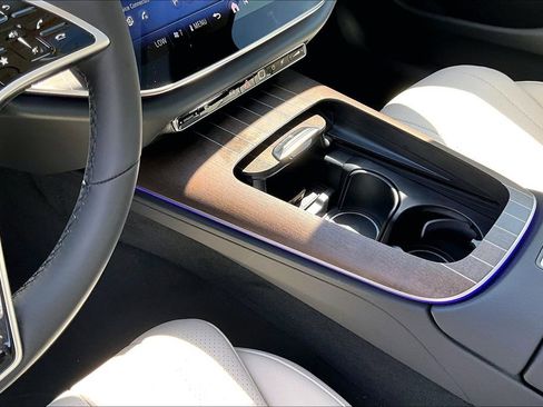 New 2026 Mercedes-Benz E 350 4MATIC Sedan image 8